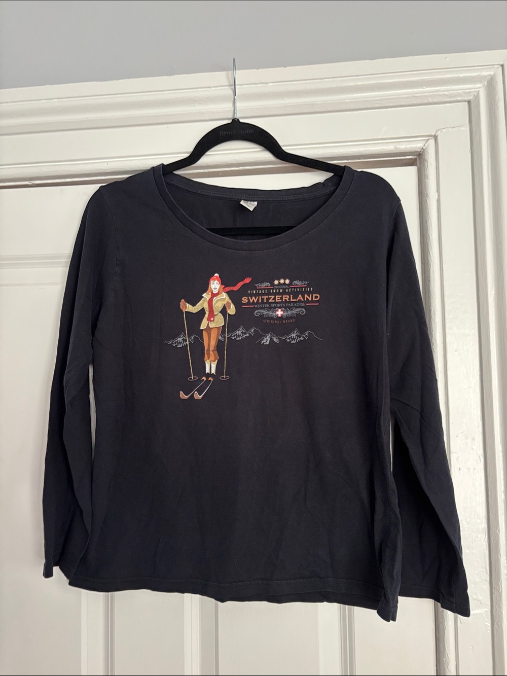 Majestic Black Long Sleeve Switzerland Ski Graphic Tee - Size L